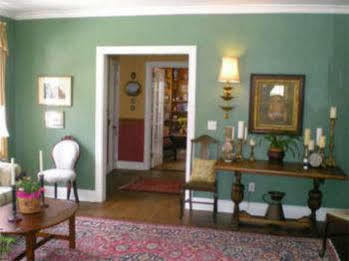 Oak Manor Inn Hartsville Exterior photo