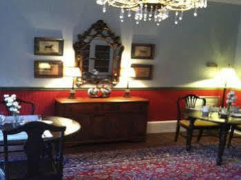 Oak Manor Inn Hartsville Exterior photo